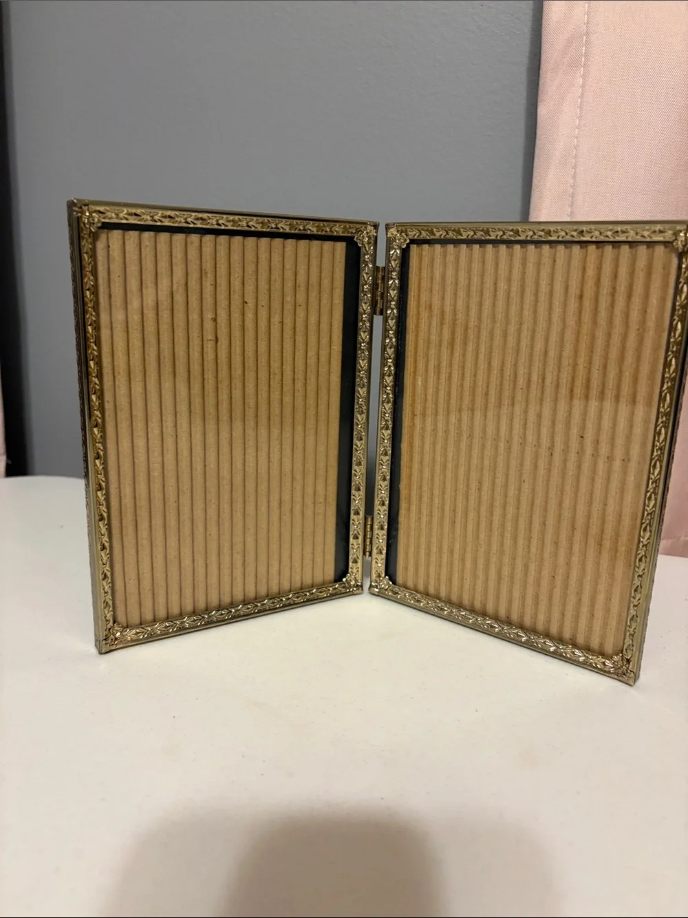 Vintage MCM 1960’s-70’s Gold tone Dual Hinged 5x7” Frame